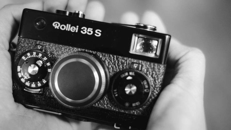 No.0014 1 photo a day. 

大事に使わさせていただきます。

はじめましてrollei35s

#毎日一写 #毎日note
#rollei35s #rollei #film
#FUJIFILM #xpro3
#旅と写真と文章と