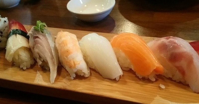 美しいお寿司 そしてピザを食べながらイギリス人にハリーポッターを紹介する ユリ Kimono X London Note 美しいお寿司 そしてピザを食べながらイギリス人にハリーポッターを紹介する ユリ Kimono X London Note