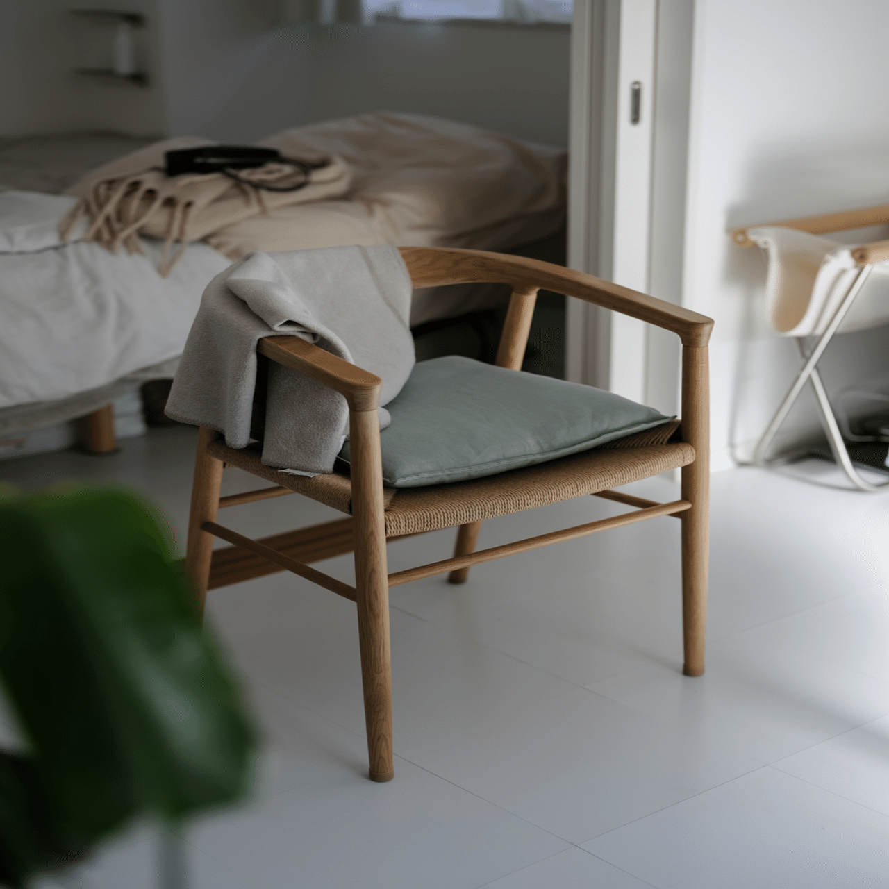 無印の愛用品「ペーパーコードアームチェア」の詳細レビュー｜nora