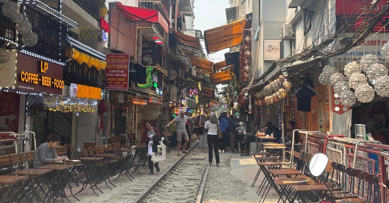 Hanoi Day 3: Dong Xuan Market and a Spontaneous Tattoo Part 2｜なら