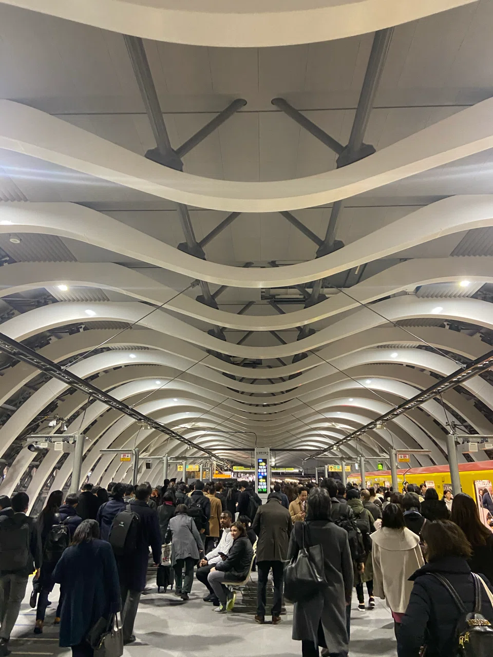 渋谷駅大混乱と山手線色おむすび｜ハスつか