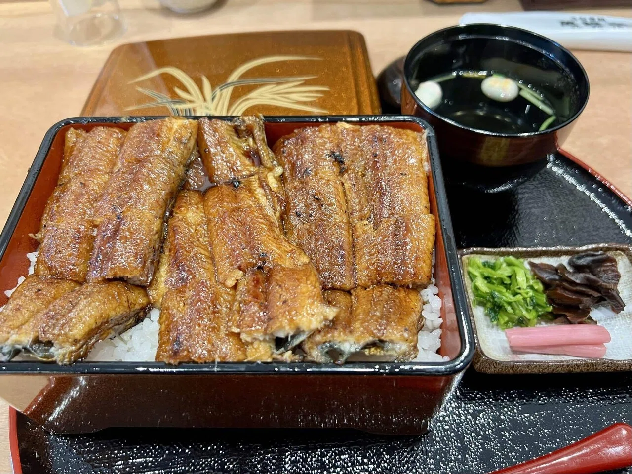 関西風の本格うなぎ！萬鰻亭で味わうパリッ＆フワッの絶品うな重｜だい
