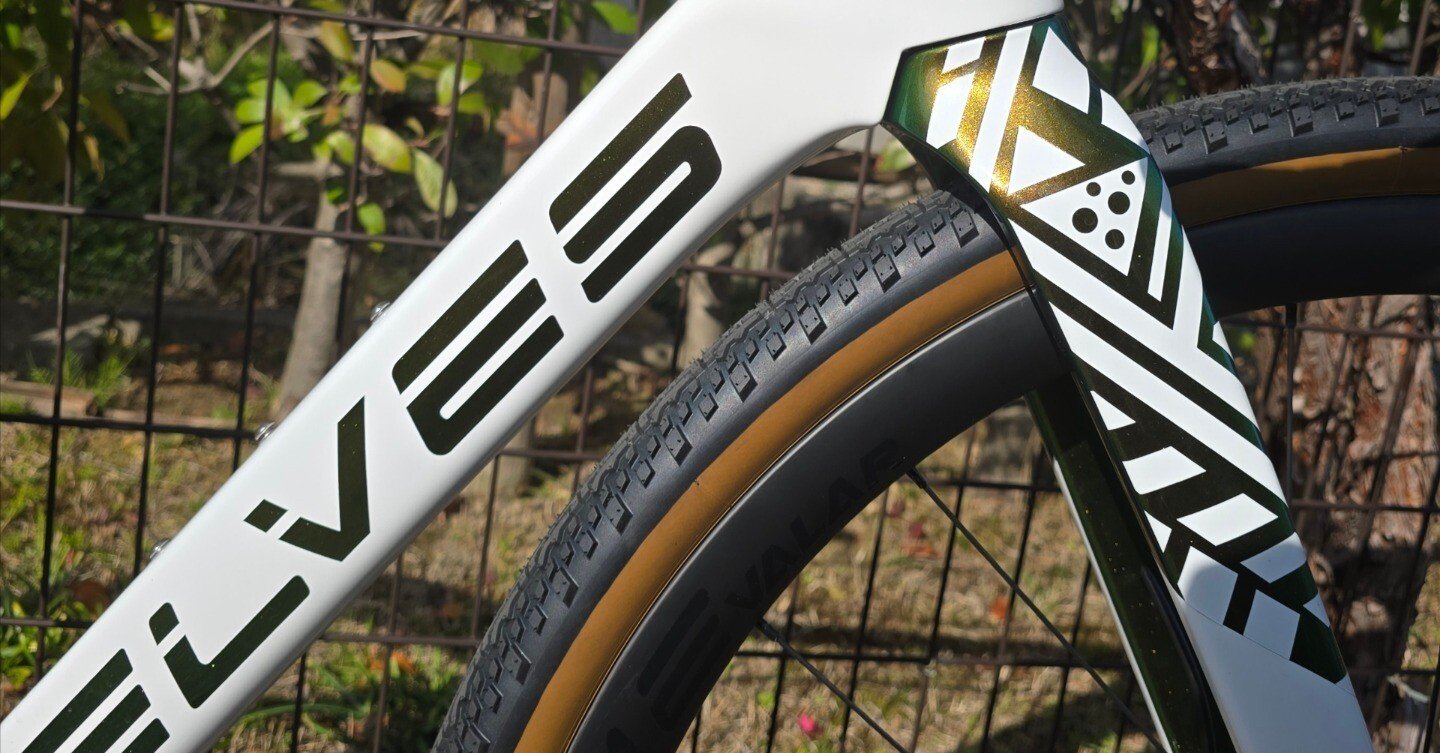 MORI AEPOX: 多様な路面を自由に走るオールラウンドグラベルバイク