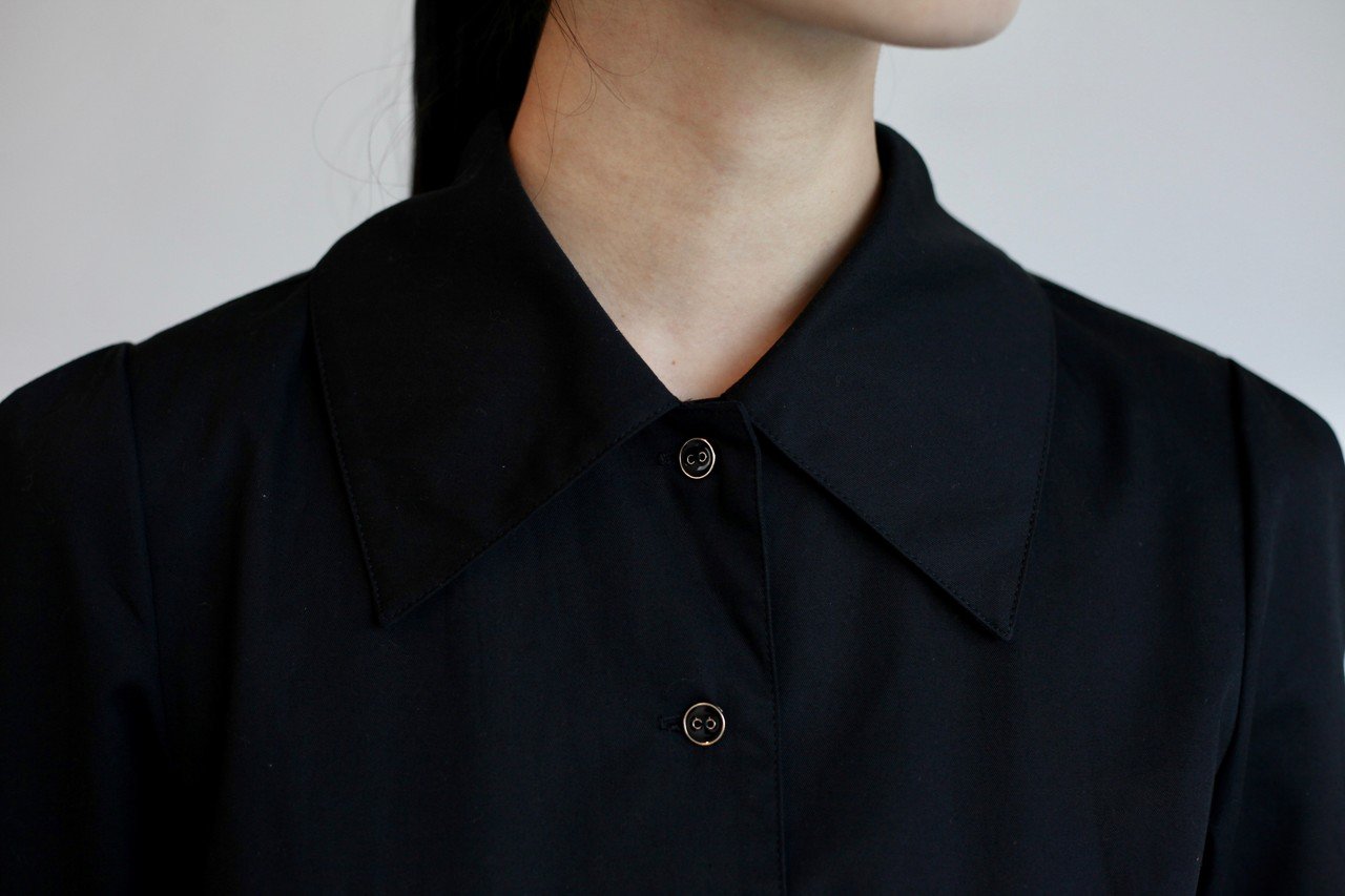 【foufou】THE DRESS #18 珍しくタイトめなドレス、金縁ブラックボタン｜【THE DRESS #18