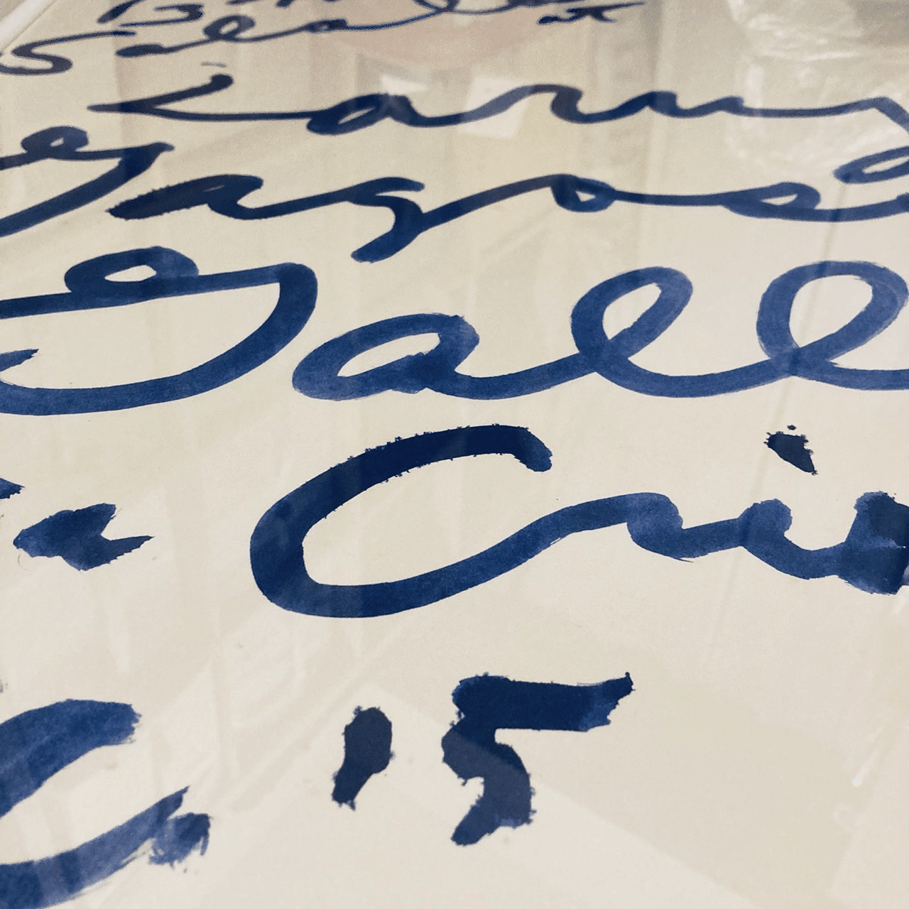 時を超えた美、Cy Twomblyの『Three Notes from Salalah』ポスターの