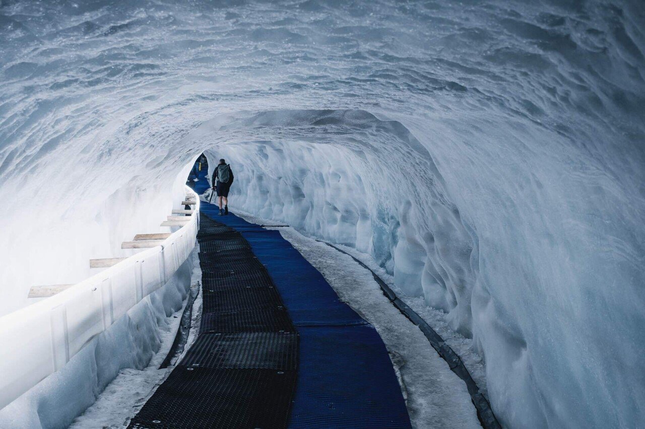 氷河を滑る 世界遺産の氷河を滑る : スイスアルプス便り