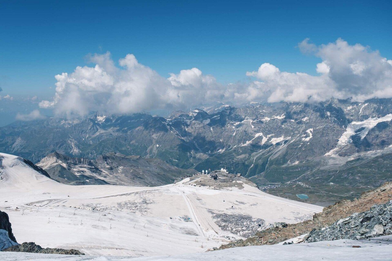 夏のスイスひとり旅🇨🇭Day6②真夏の高原に広がる雪と氷の世界(グ