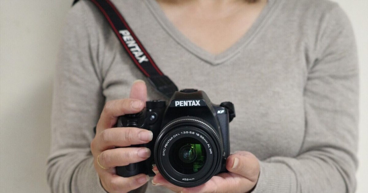 ペンタックス　KF ホワイト　レンズセット PENTAX KF + DA18-135mmレンズセット クリスタルホワイト 数量