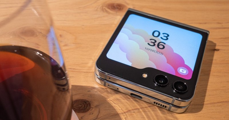 折りたたみスマホを買った うれしすぎ|よざひかる 折りたたみスマホを買った うれしすぎ|よざひかる