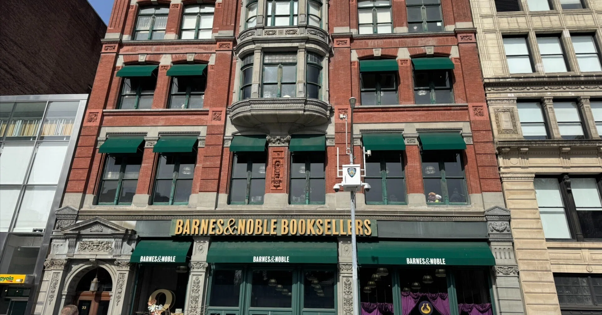 NY書店紹介】マンハッタン最大！ アメリカを代表する書店Barnes