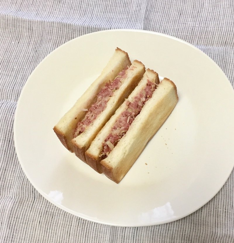 コンビーフとキャベツのサンドイッチ シロイアオ Note