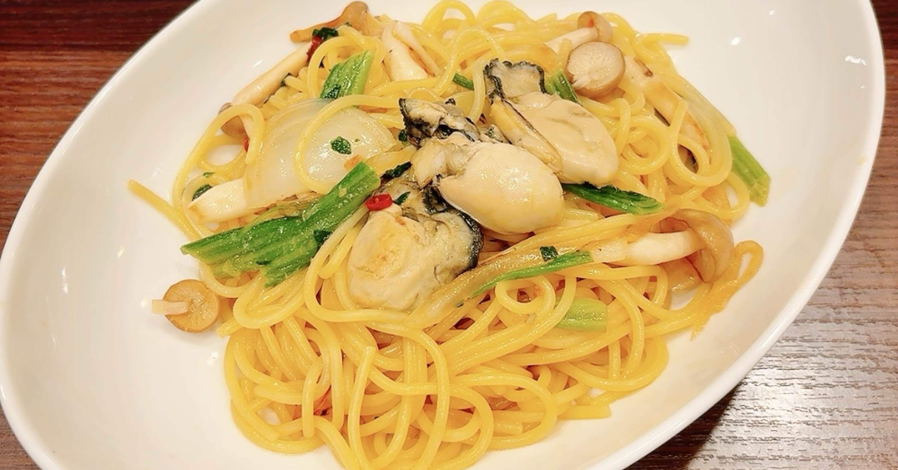 JINJINの牡蠣のバター醤油パスタ【食べ歩き】｜ひろいてん