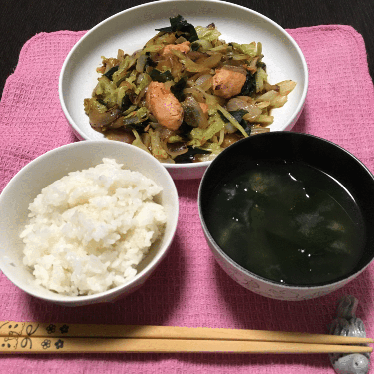 今夜は鮭と野菜とわかめの甘酢風炒めです>* ))))><
父の喜寿のプレゼントを買いに出掛けたら、タイムセール後のレジ待ちの人がものすごく即退散しました❗️ユニクロオンラインで買います❗️
#魚料理 
#お酢活 