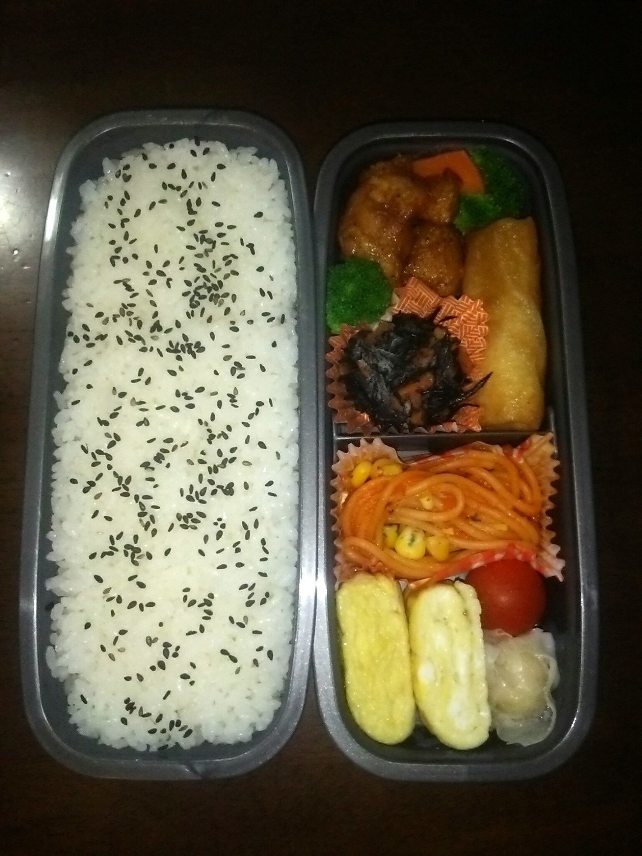 のお弁当 梅雨寒ってよく言うけど 梅雨眠って聞かないね 実は夏の季語だよ 嘘よ かねきょ 漫画 イラスト Note