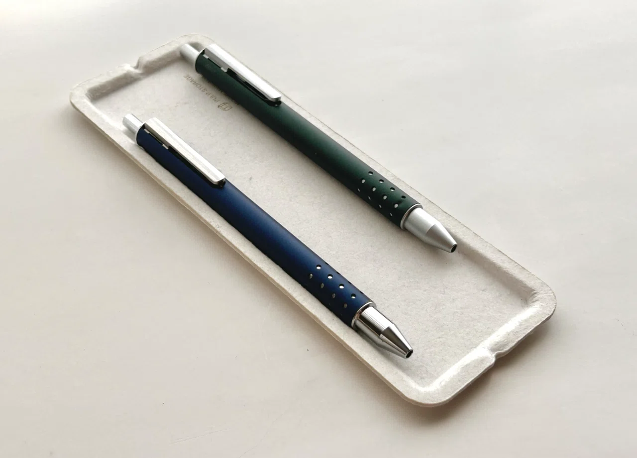 Lamy swift 艶あり/なし金具の比較｜暇人
