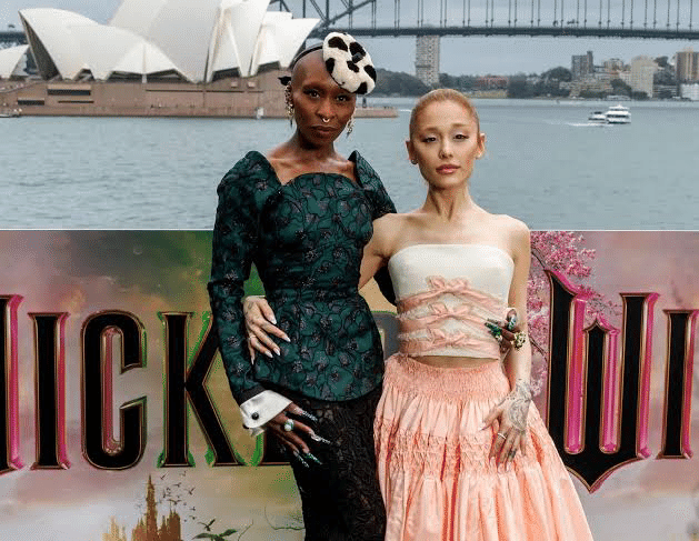 シンシアエリヴォ シンシア・エリヴォ、ジバンシィとタッグを組んだ刺繍ドレスが