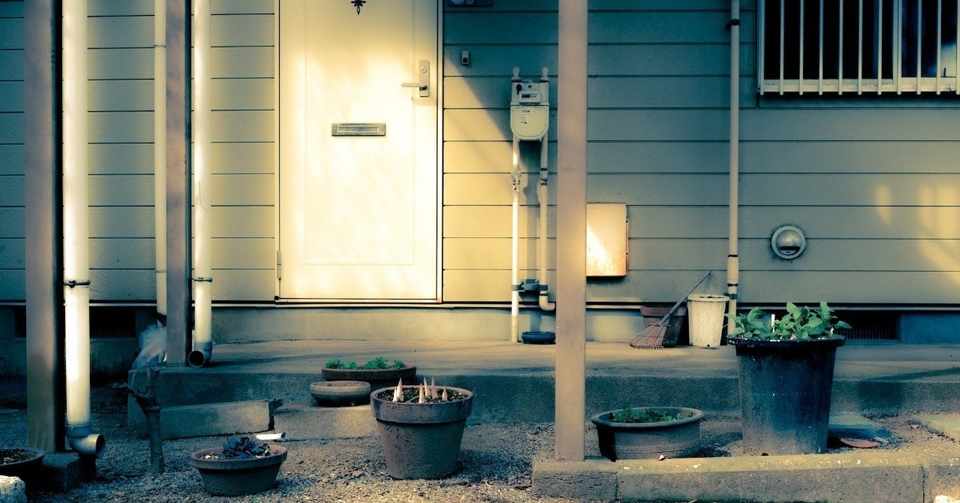 訪問者 テレ東ドラマシナリオ応募 死んだ俺に線香を上げに来る奴がいるから 留守番しといて 中村 英里 Note