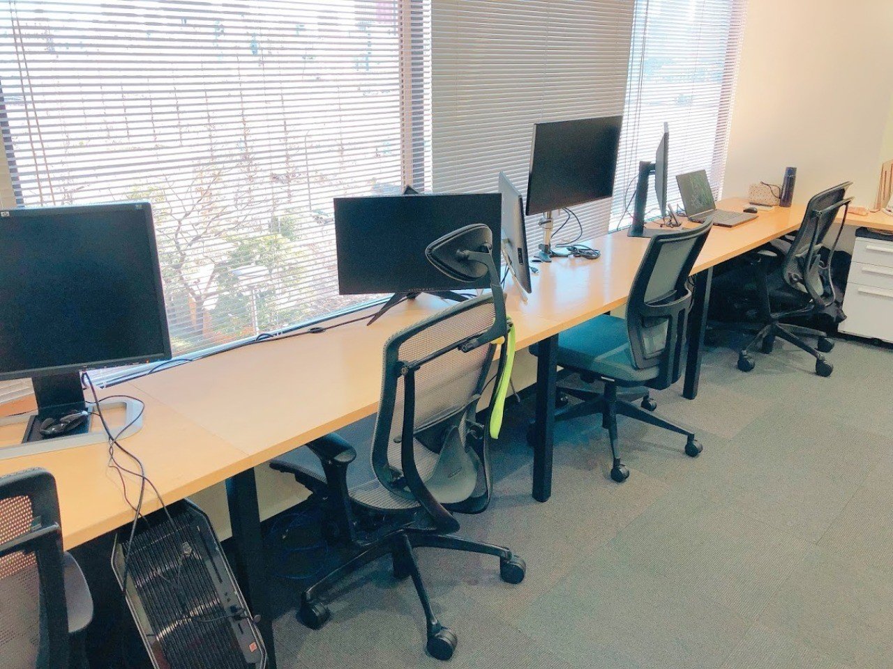 チームのデスクを（半）フリーアドレスにして半年経った｜高城 真生