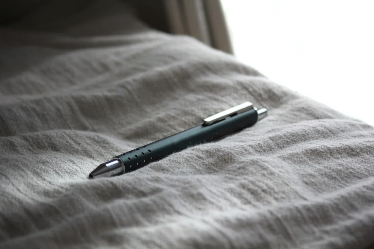 Lamy swift 艶あり/なし金具の比較|暇人 Lamy swift 艶あり/なし金具の比較|暇人