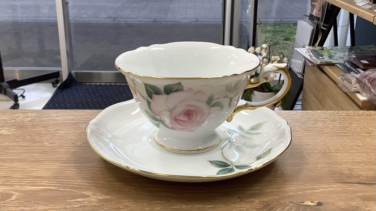 大倉陶園 フェアリーローズ マルチダ カップアンドソーサー｜テーブル