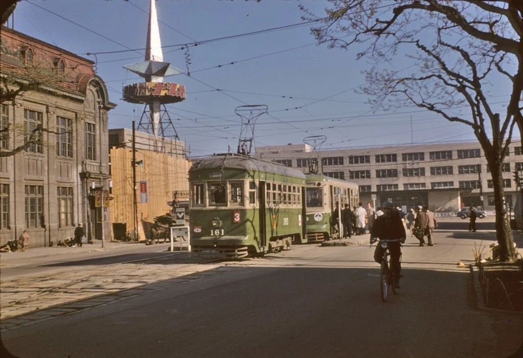昔はこんな駅だった!? カラーで楽しむ60年前の懐かしの全国駅前風景