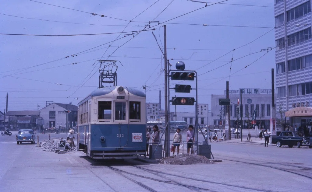 昔はこんな駅だった!? カラーで楽しむ60年前の懐かしの全国駅前風景