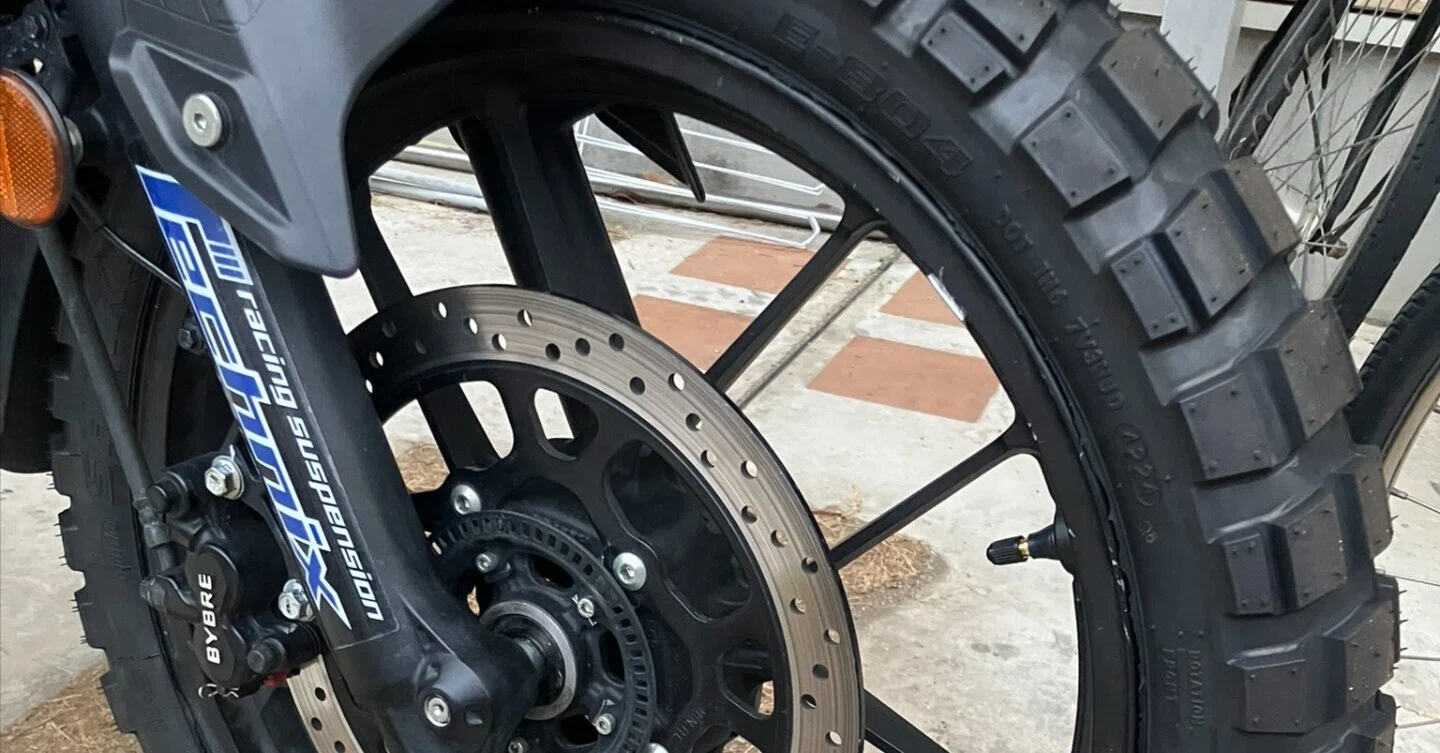 Vストローム250SXフロントホイール、タイヤセット！ Vストローム250SX】フロントタイヤ交換＆チューブレスへ！シンコーE804