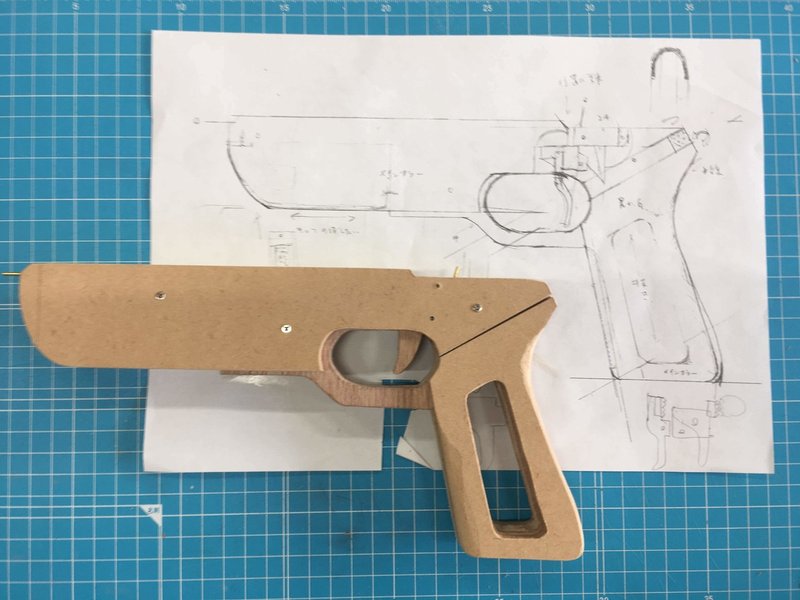 競技用ゴム銃bloodhound かお Note