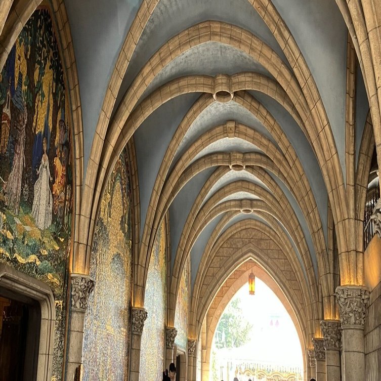 ディズニー観察「シンデレラ城、ここを見てる」｜すたみな子