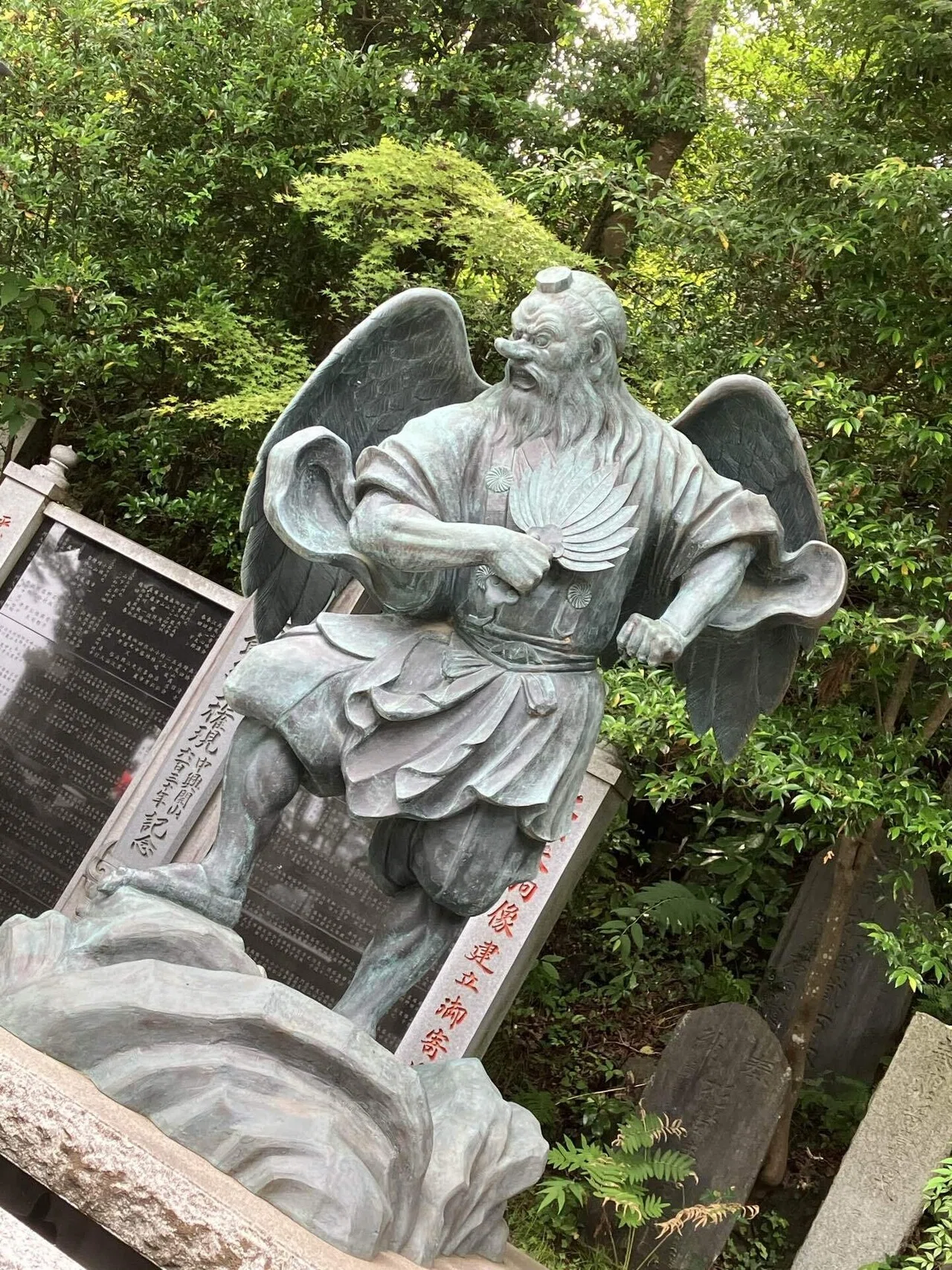 九尾ちゃん、ブラックオブシディアンの彫刻 置物、邪念、邪気払い、魔除けに 九尾様 置物（台座付き） オブシディアン - メルカリ