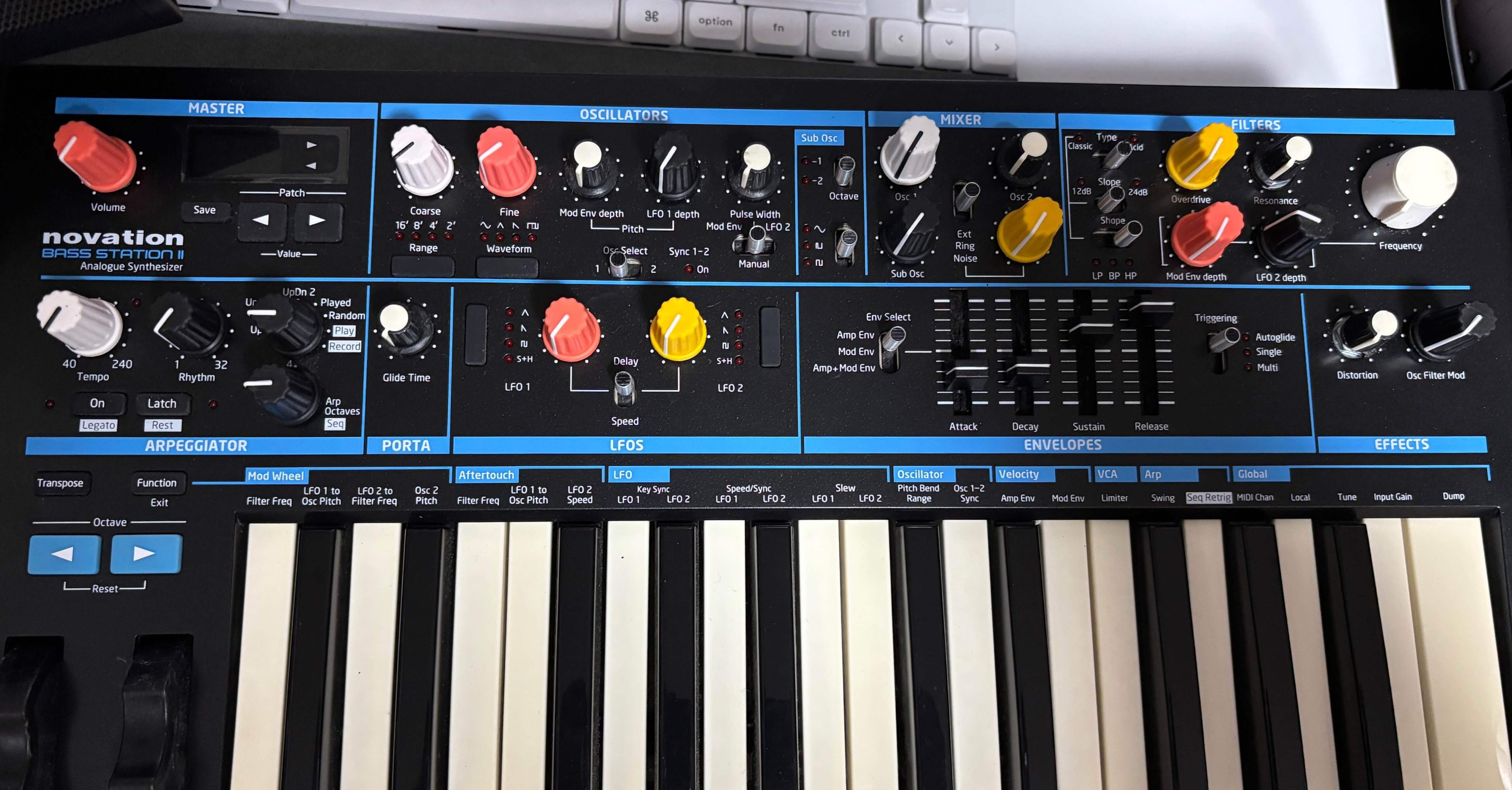 加水分解でベタベタ破損したBass Station IIのツマミを交換したら