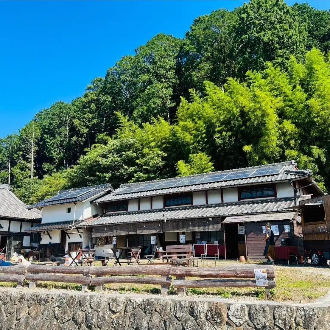 なぜ、古民家の玄関の段差は高いのか?|Why is the step at the なぜ、古民家の玄関の段差は高いのか?|Why is the step at the