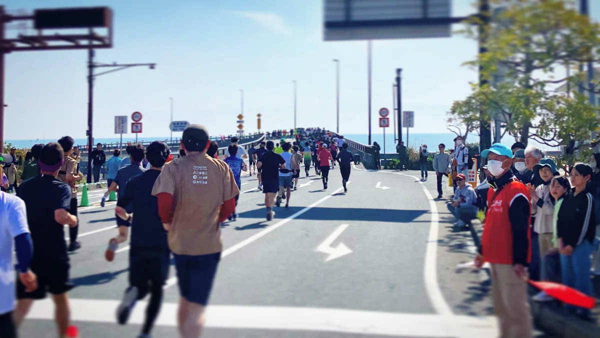 日立さくらロードレース2025(10km)|海に張り出すシーサイドロード (2025年4月6日)|Benjie|Running Somewhere