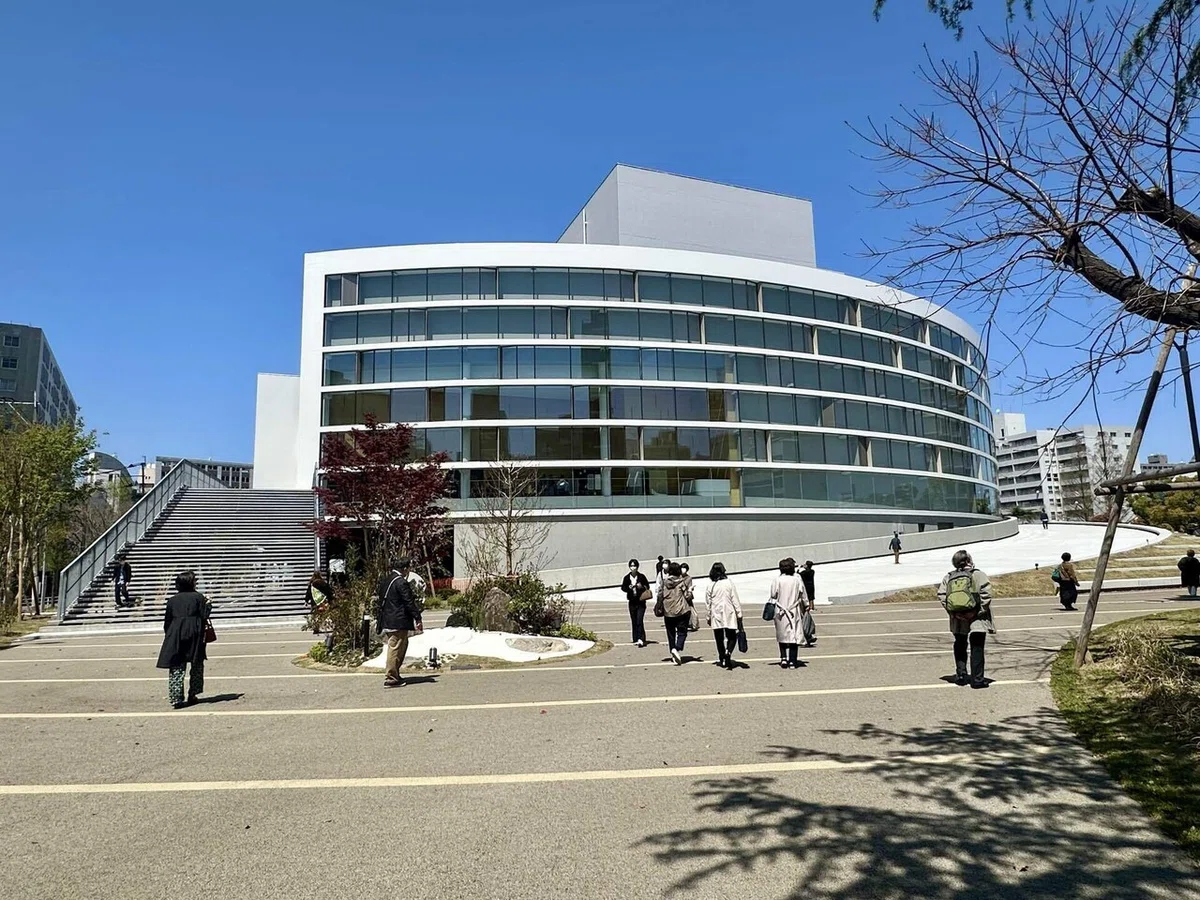 福岡市民ホール外観