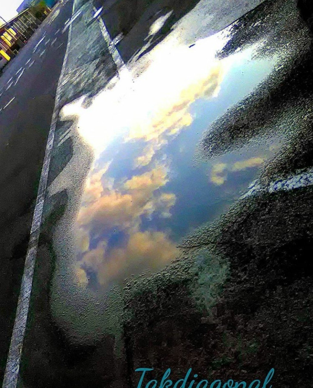 水溜まりに美しく映る空 Mayu Note 水溜まりに美しく映る空 Mayu Note