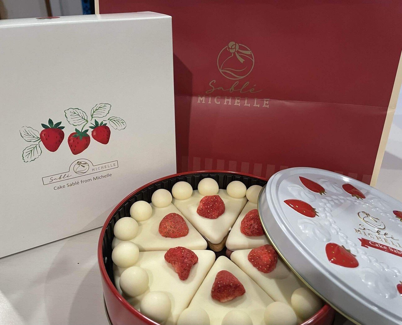 娘からの🎁 「サブレミシェル」さんの ケーキサブレ缶ホワイト