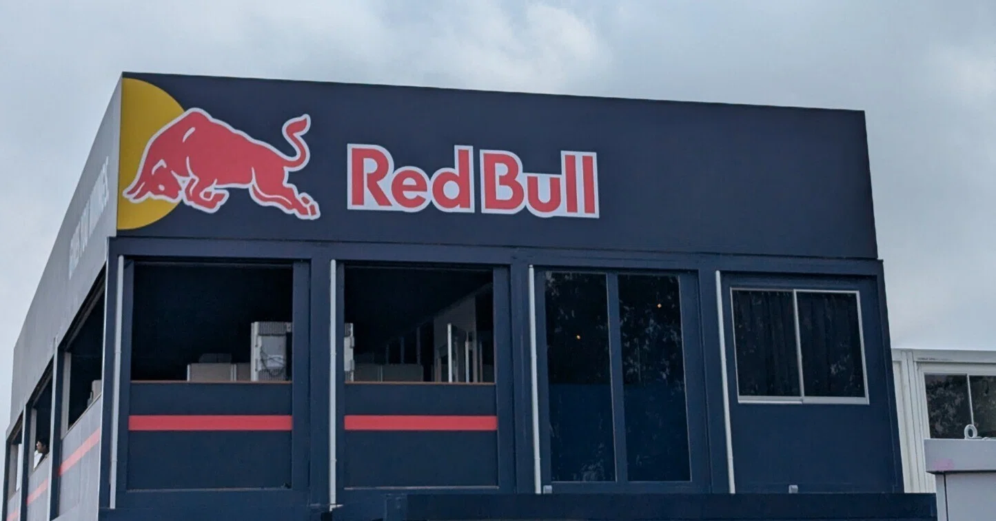 レッドブルさんの招待でF1見に行った話 Red Bull Front Row｜JUNiOR