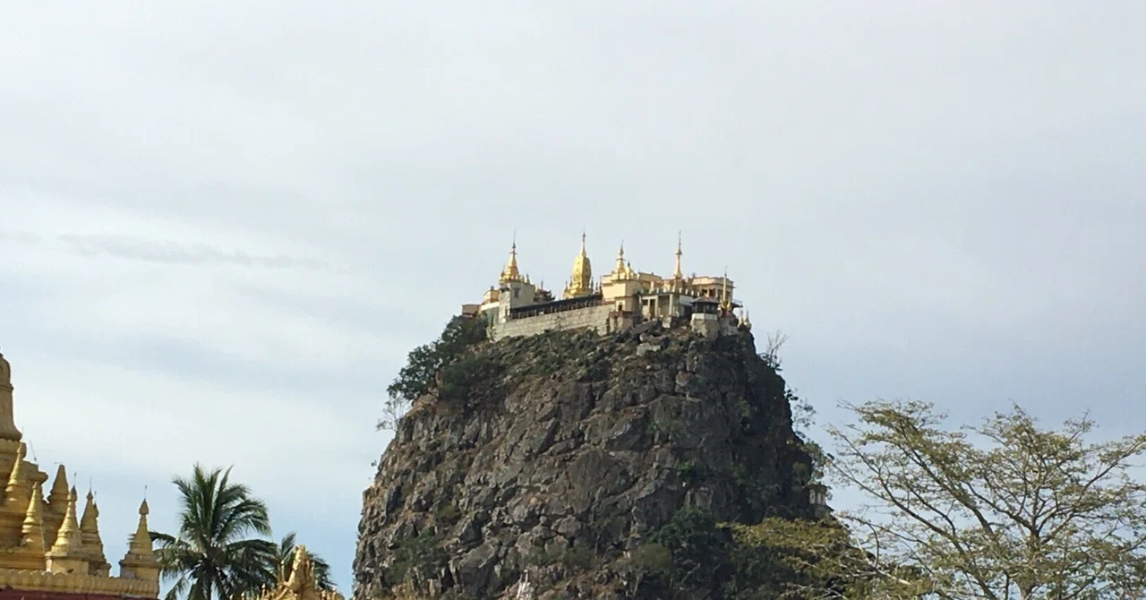 ポッパ山と、オールドバガン遺跡群。 ミャンマー旅行記 3日目｜Masashi