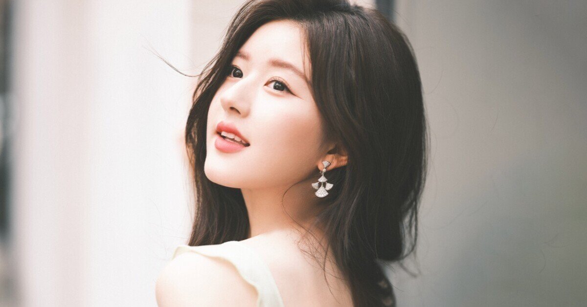 趙露思 チャオルース 昔の直筆サイン写真 専用ページ 趙露思 チャオルース 昔の直筆サイン写真 専用ページ - メルカリ