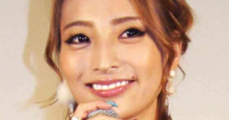 加藤紗里さんのプロ彼女業に見るプライシングと人間の心理の関係性 やす 銀座 助家 Note