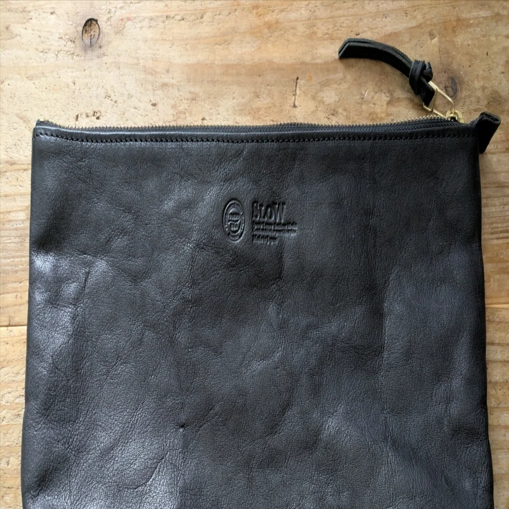 SLOW(スロウ)】「rubono - pouch - L」ブラックの質感がとても心地良い