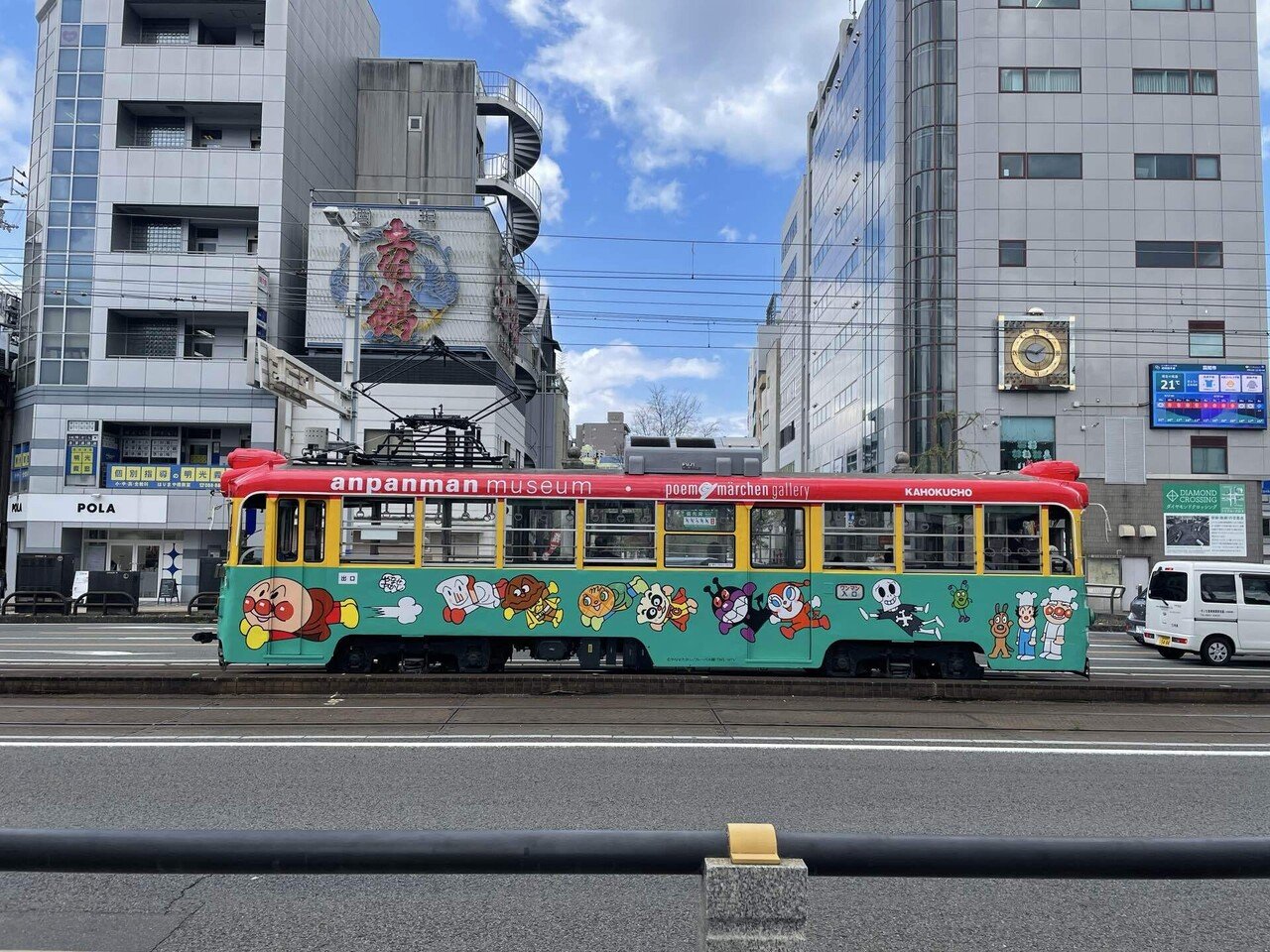 置物。兵士さんみたいですが良くわからないです。親の蔵から出てきました。字が読めたらわかると思いますが私はわかりません。リサイクルの方が購入してくれると言われたのでその前に直接投稿しました 61qIQwwjfXL._AC_UF350,