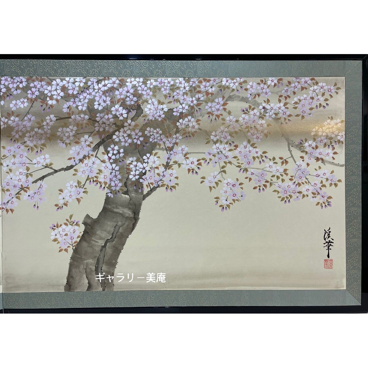 桜と鳥のデザインの屏風