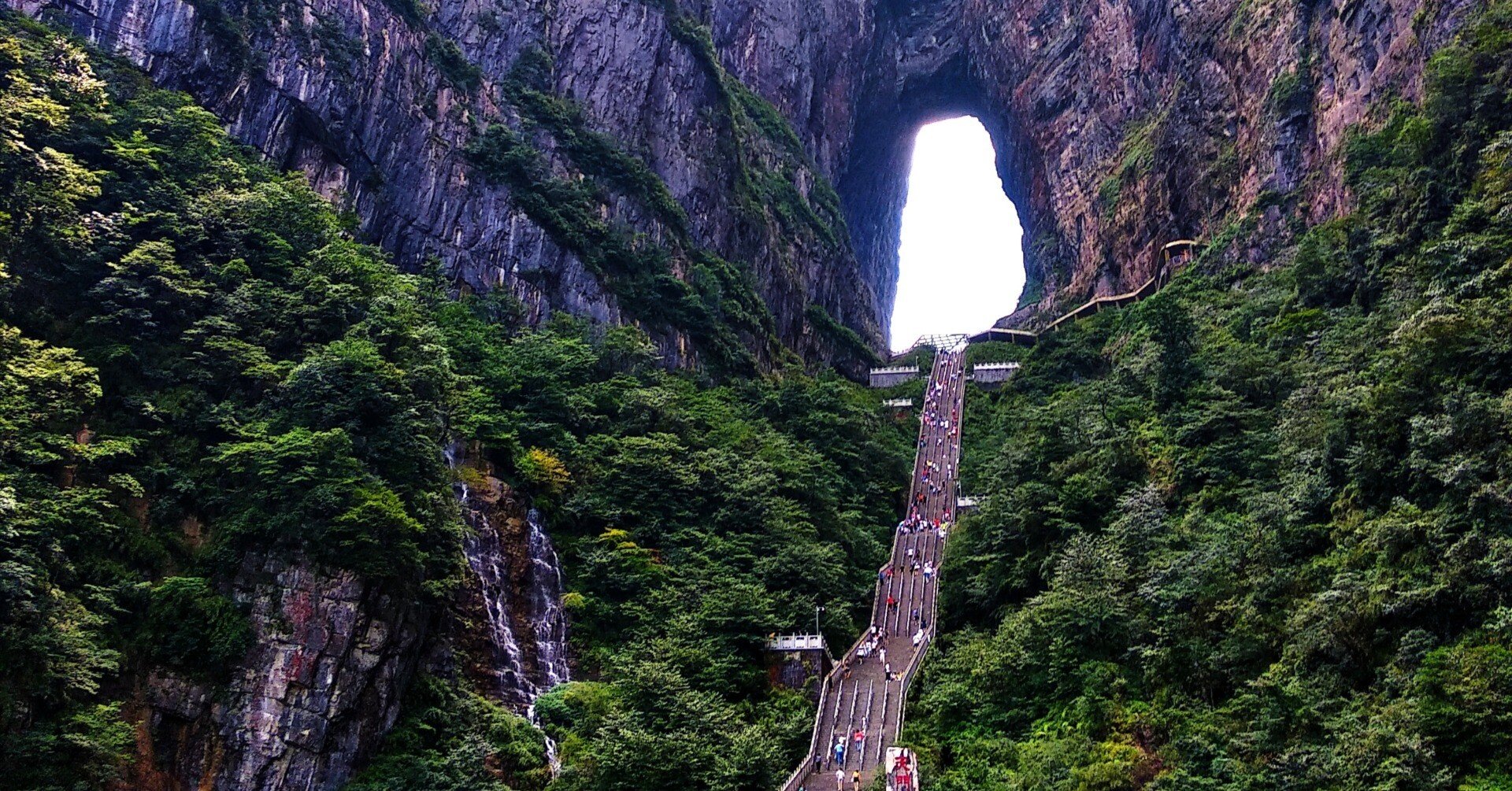 3111e769280f8daea3c82618133331