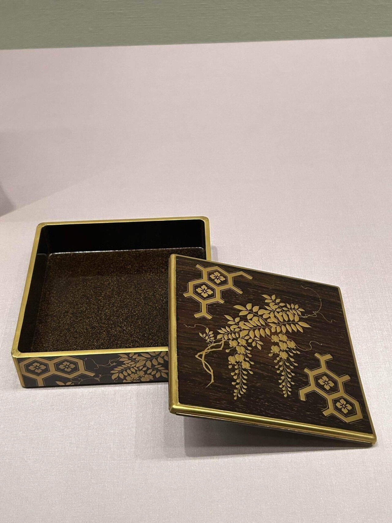 素晴らしい刺繍に感動✨百花ひらくー花々をめぐる美ー【後期】｜Snow