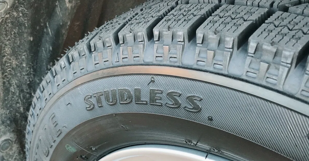 ひと冬帰省時のみ使用】スタッドレス×4本セット
