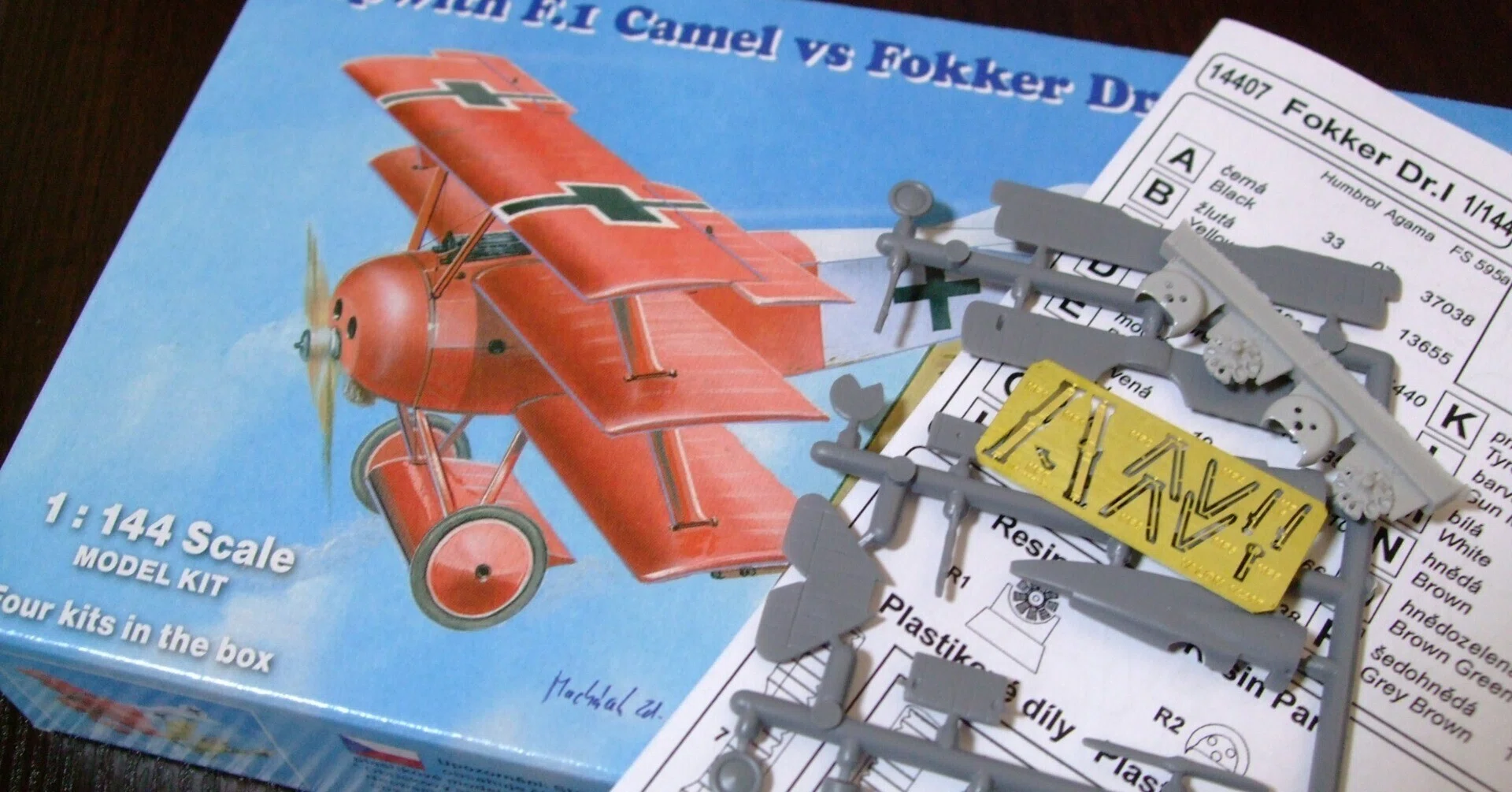 複葉機模型1/144 フォッカーDr.1 組立｜sion