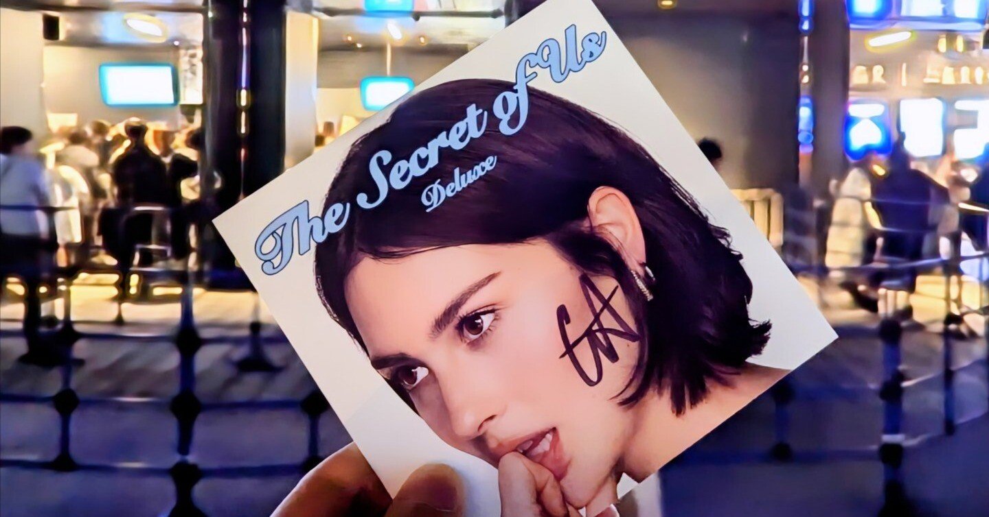 Gracie Abrams　ジャケット直筆サイン入りカラーレコード Gracie Abrams ジャケット直筆サイン入りカラーレコード