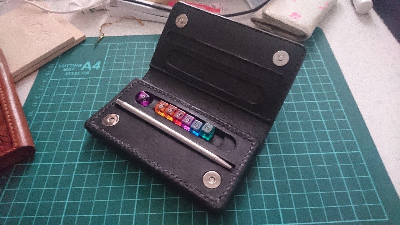 サイコロ(皮ケース入り)　10個 4a7cffa17795b43612b0f1fb0394f3