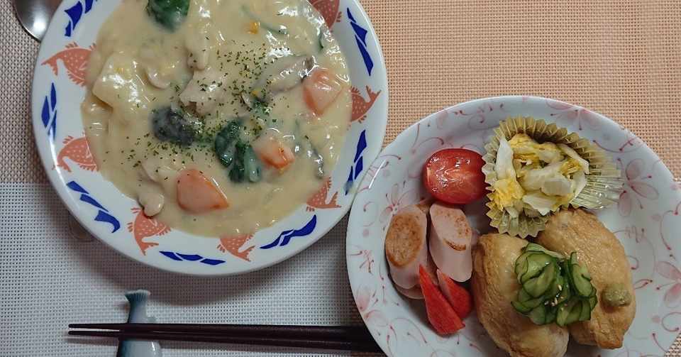 夕ご飯は豆乳シチュー 焼いたお魚ソーセージ 白菜のお漬物 キュウリの酢漬け 薄味で炊いたお稲荷さん ๑ ๑ ﾓｸﾞﾓｸﾞ ウズ Note
